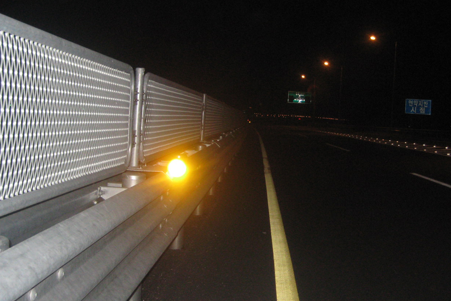 [실적사진] 델리네이터 – 야간 설치 사진 표지