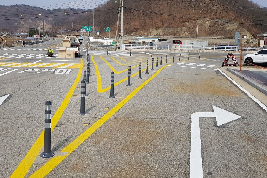 [실적사진] 시선유도봉 – 회색 설치 사진 표지