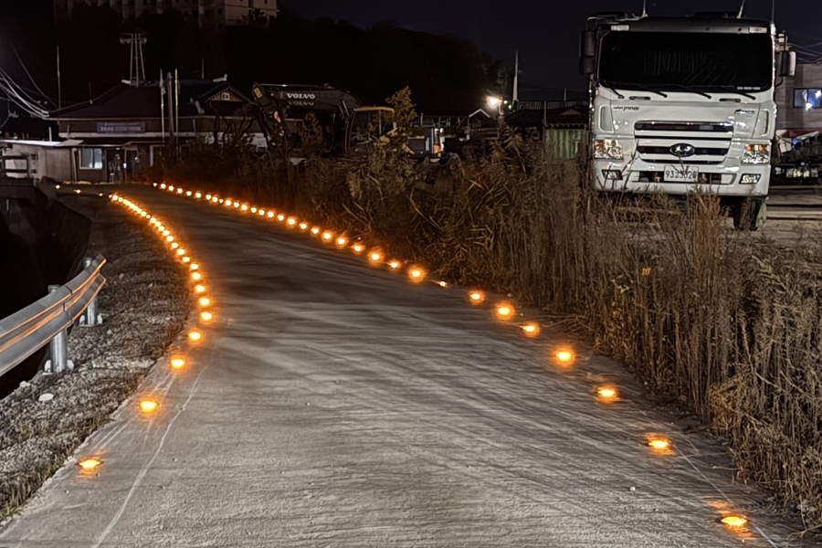 [실적사진] 쏠라 2방향 도로표지병 – 설치 사진 표지