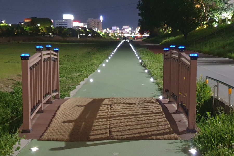 [실적사진] 쏠라 4방향 도로표지병 – 전주 설치 사진 표지