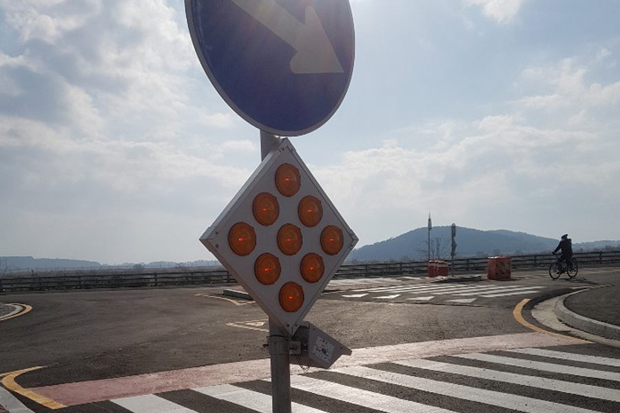 [실적사진] 쏠라 교명주 – 설치 사진 표지