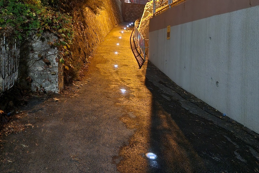 [실적사진] 쏠라 도로표지병 – 설치 사진3 표지