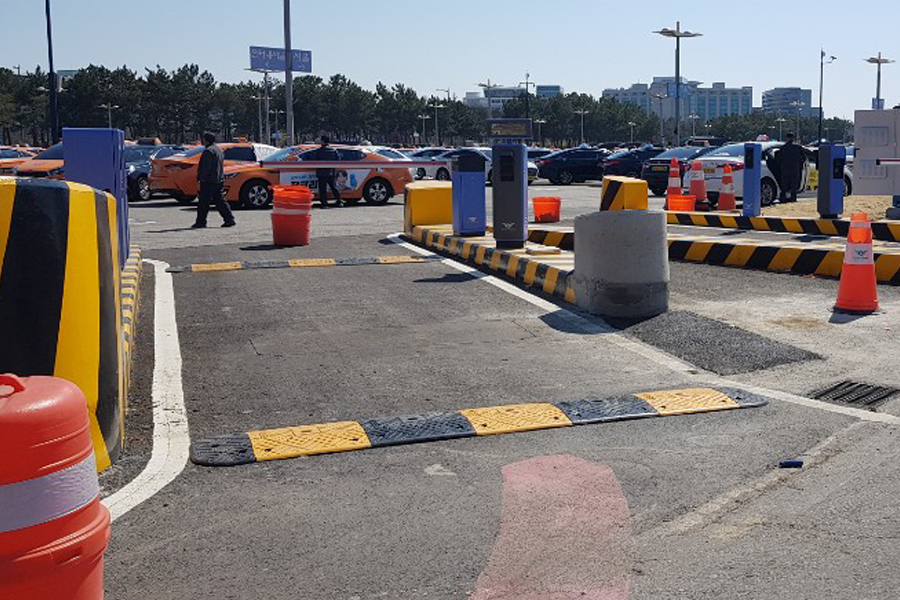 [실적사진] 조립식 과속방지턱 – 주차장 진입구 설치 사진 표지